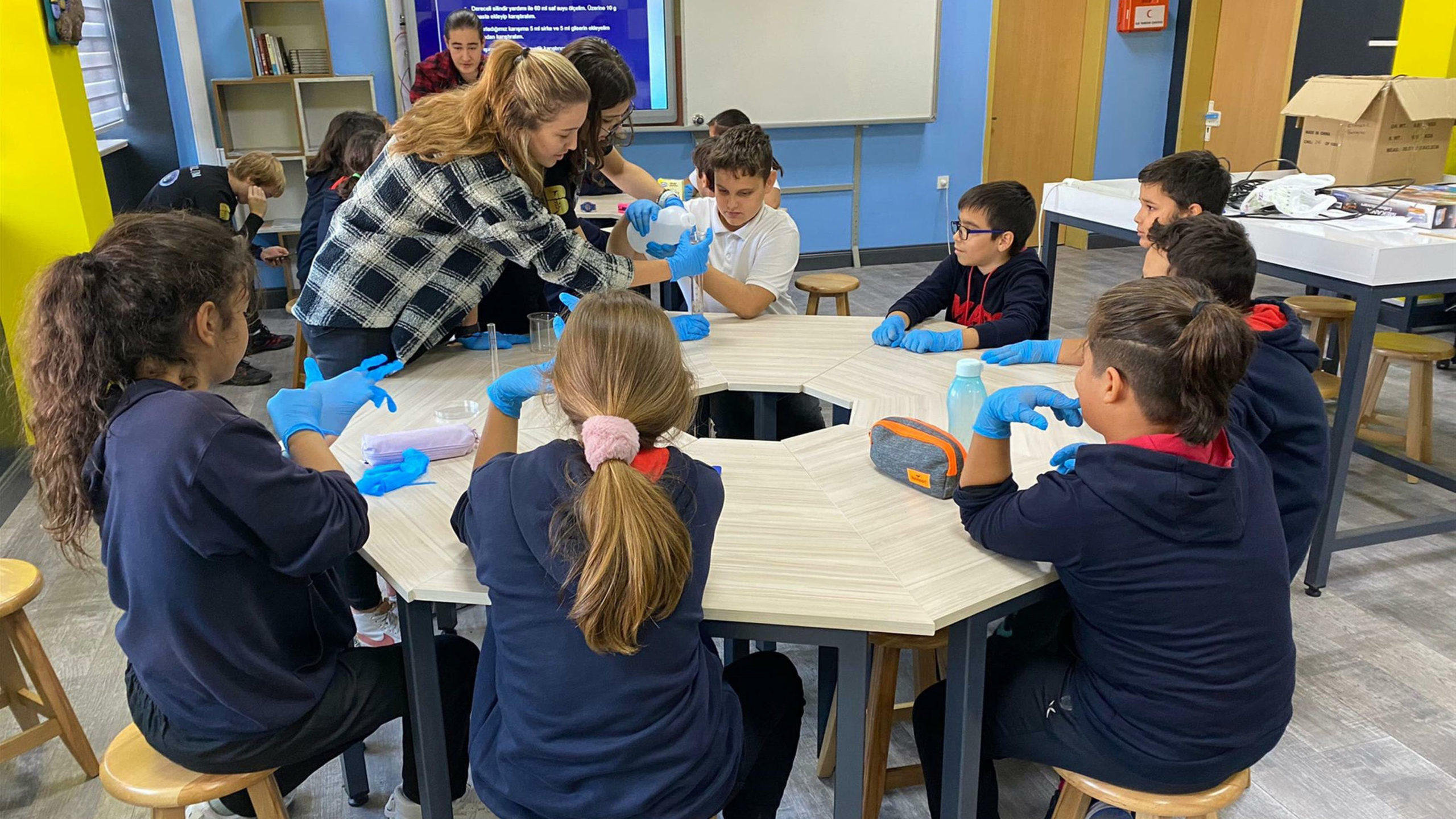 Balıkesir'deki öğrencilere robotik kodlama eğitimi