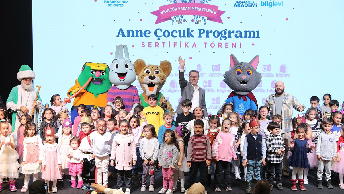 Başakşehir Anne Çocuk Merkezi'nde sertifika töreni