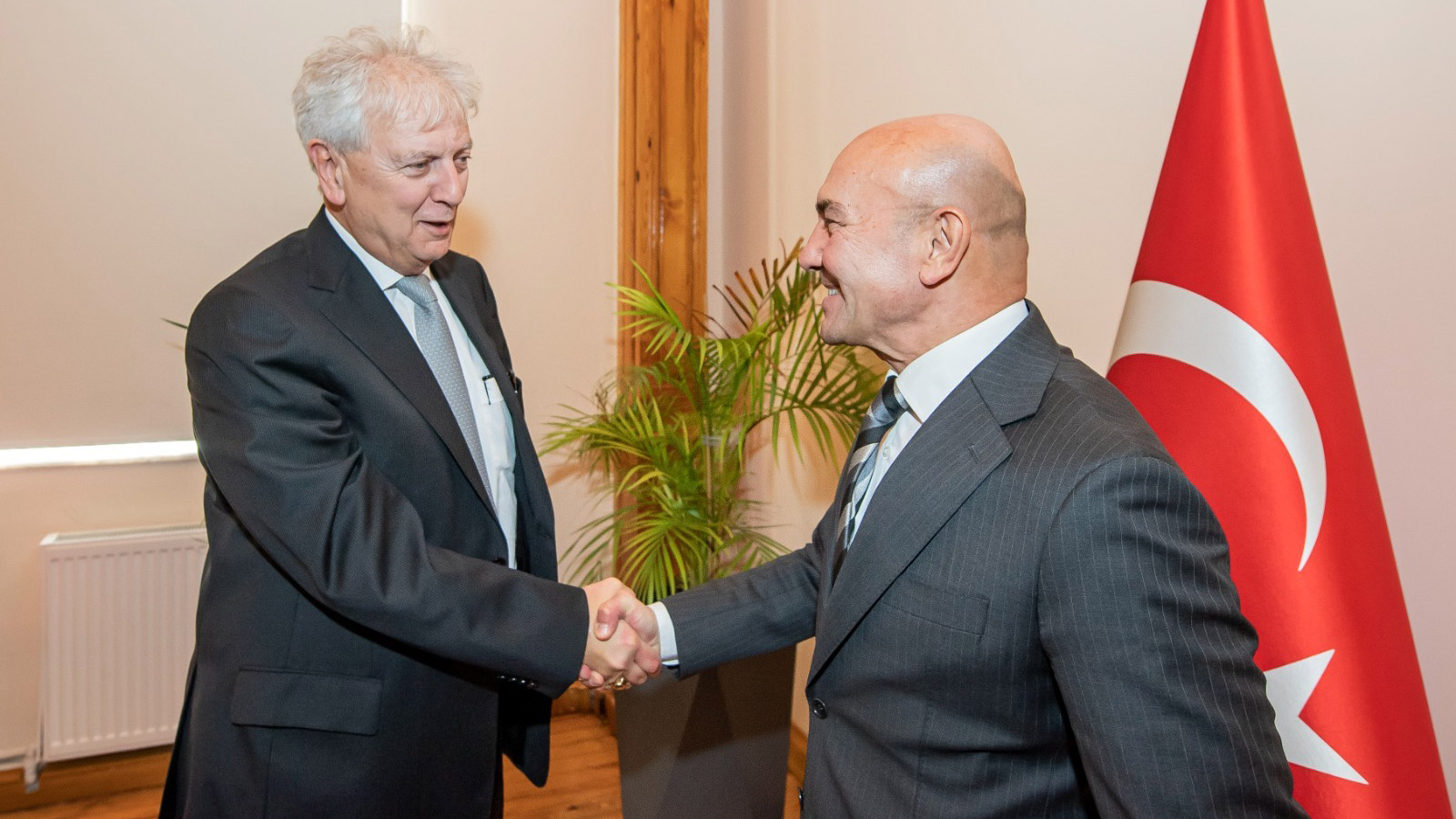 Başkan Soyer EBSO yönetimini konuk etti