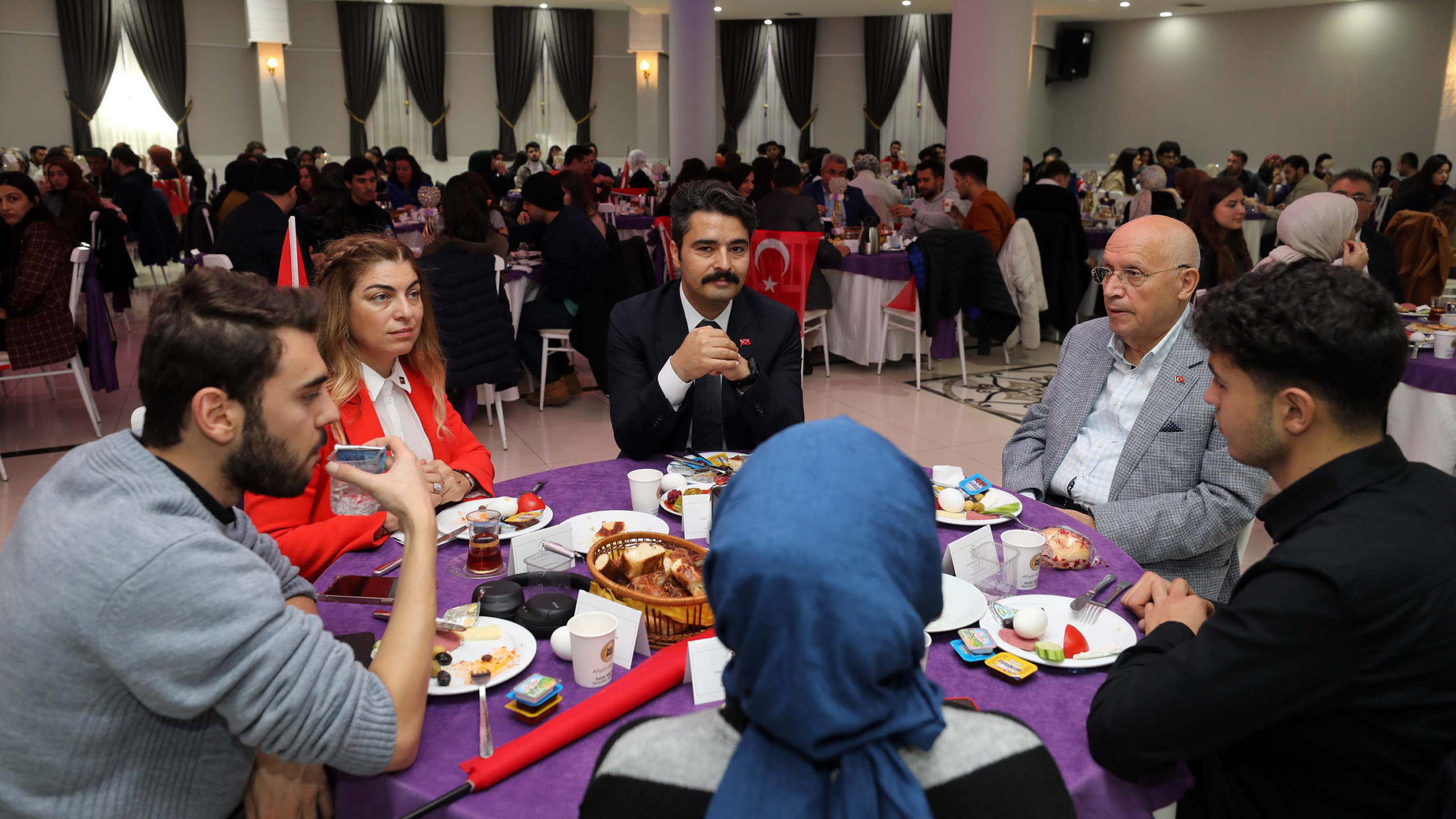 Başkan Yaşar, Genç Nevşehirliler ile buluştu