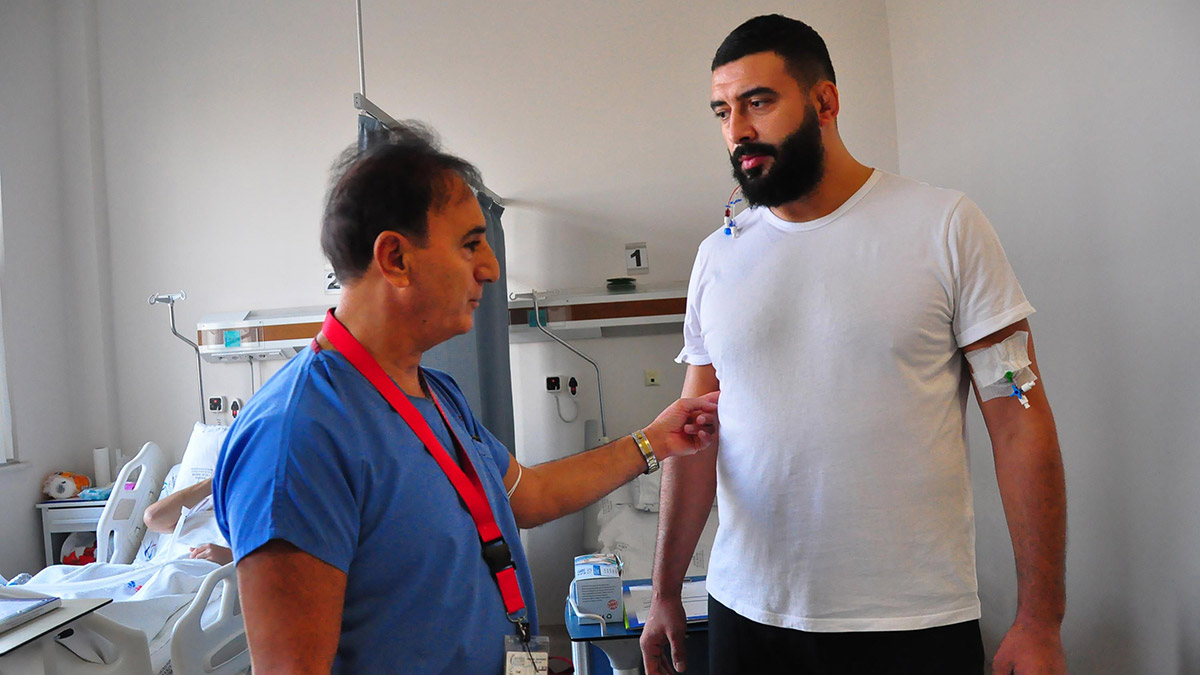 Başpehlivan Menderes Saltık taburcu edildi