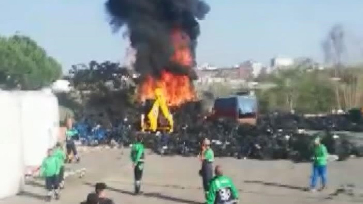 Bayrampaşa'da hal esnafı boş kasaları ateşe verdi