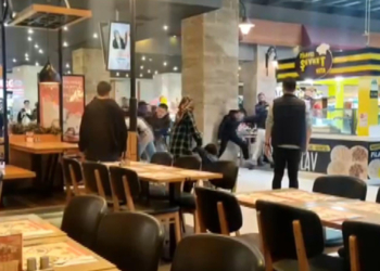 Beylikdüzü'ndeki AVM'de yumruklu kavga