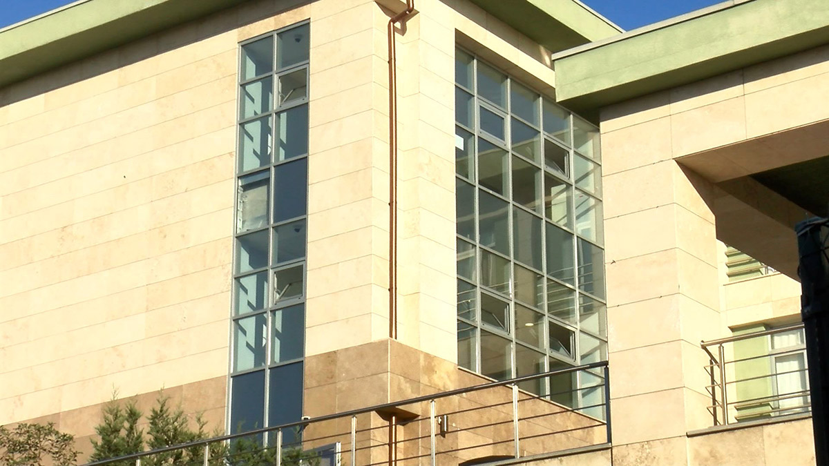 Beyoğlu'nda öğrenci yurduna ateş açtı