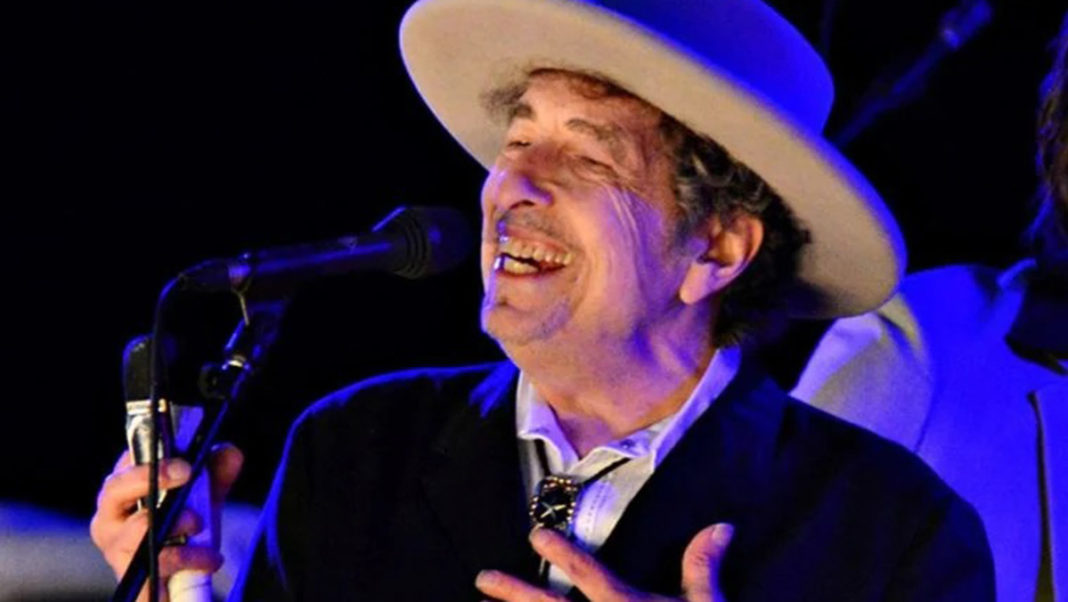 Bob Dylan'dan 'otomatik kalemle imza' özürü