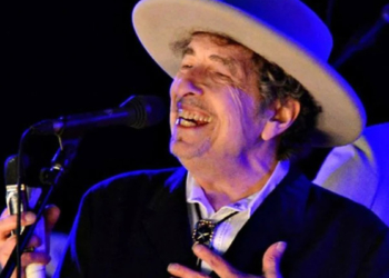 Bob Dylan'dan 'otomatik kalemle imza' özürü