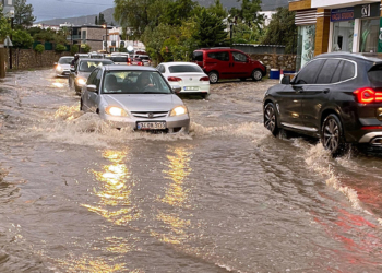 Bodrum'da sağanak hayatı olumsuz etkiledi