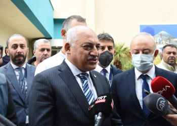 Büyükekşi, Mehmet Çakır'ı hastanede ziyaret etti