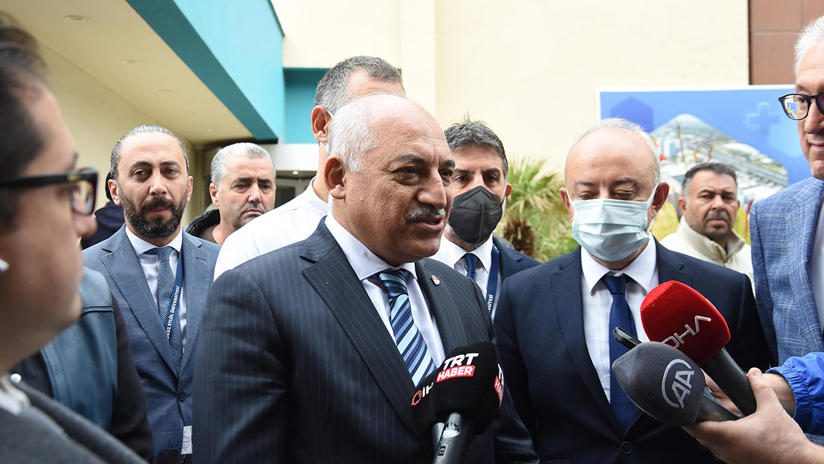 Büyükekşi, Mehmet Çakır'ı hastanede ziyaret etti