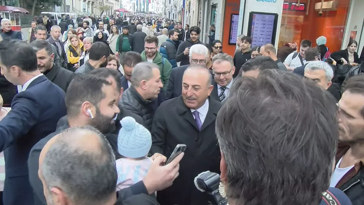 Cavusoglu istiklal caddesinde aciklama yaptid - yerel haberler - haberton