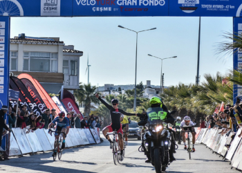 Çeşme'de amatör yol bisikleti yarışı