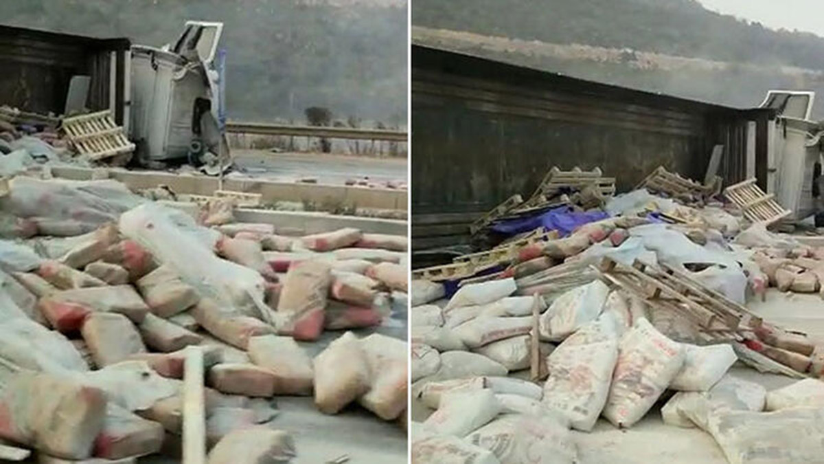 Çimento yüklü TIR devrildi; yol 2 saat kapandı