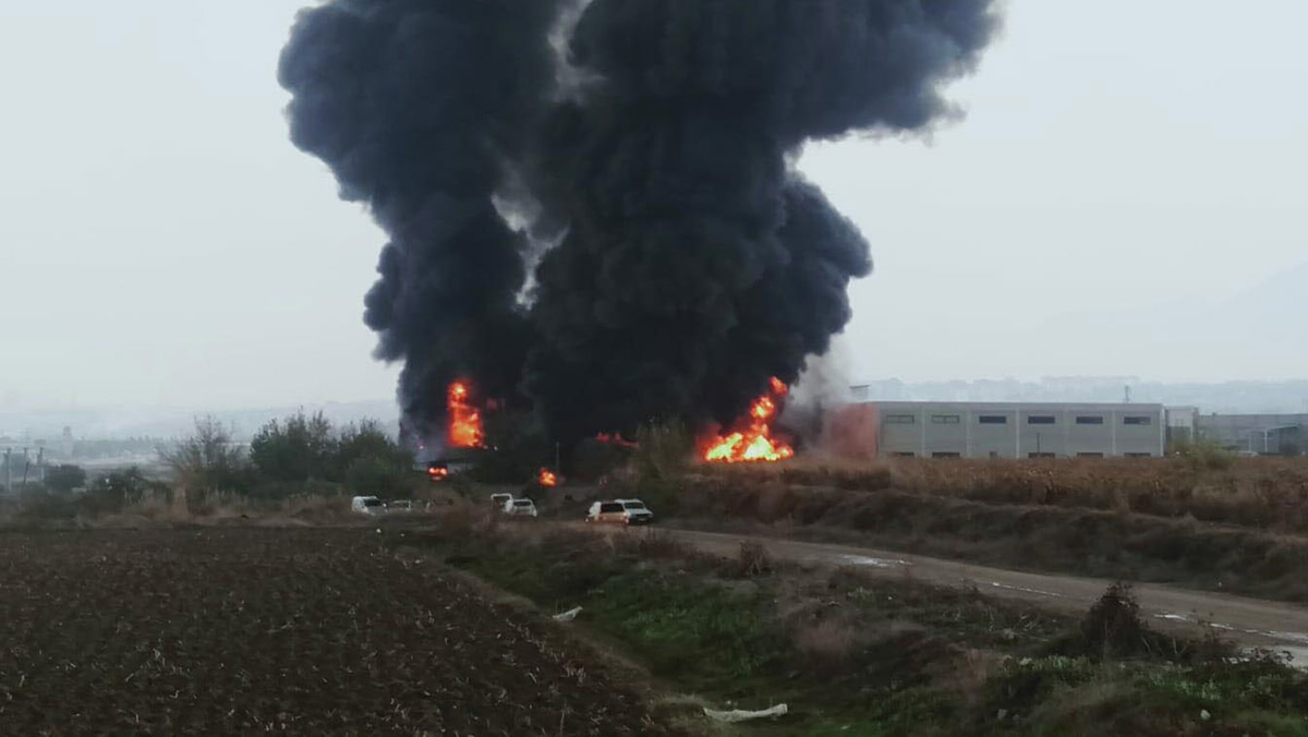 Denizli'de kimya fabrikasında yangın