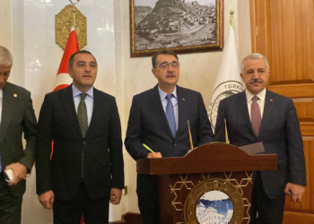 Dönmez 'Türkiye Yüzyılı Eğitim Programı'na katıldı