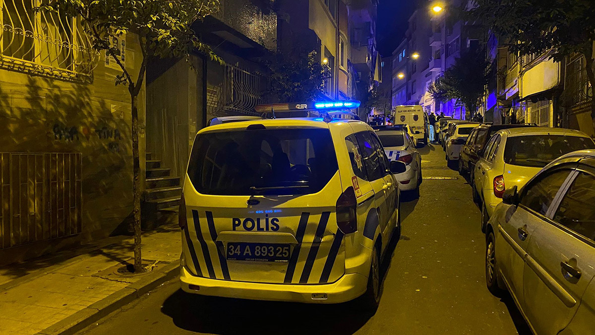 Dur ihtarına uymadı; polisi kaputun üzerinde götürdü