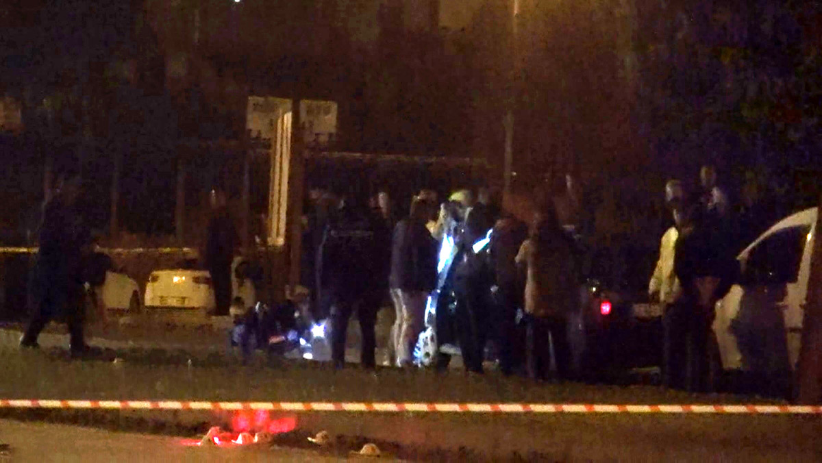 Dur ihtarına uymayan şüpheliler polisle çatıştı