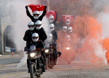 Edirne'de motosikletli Yunus Timi gösteri yaptı