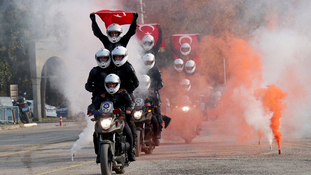 Edirne'de motosikletli Yunus Timi gösteri yaptı