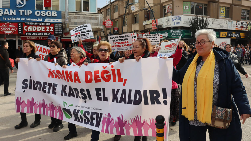 Edirneli kadınlardan şiddete karşı yürüyüş