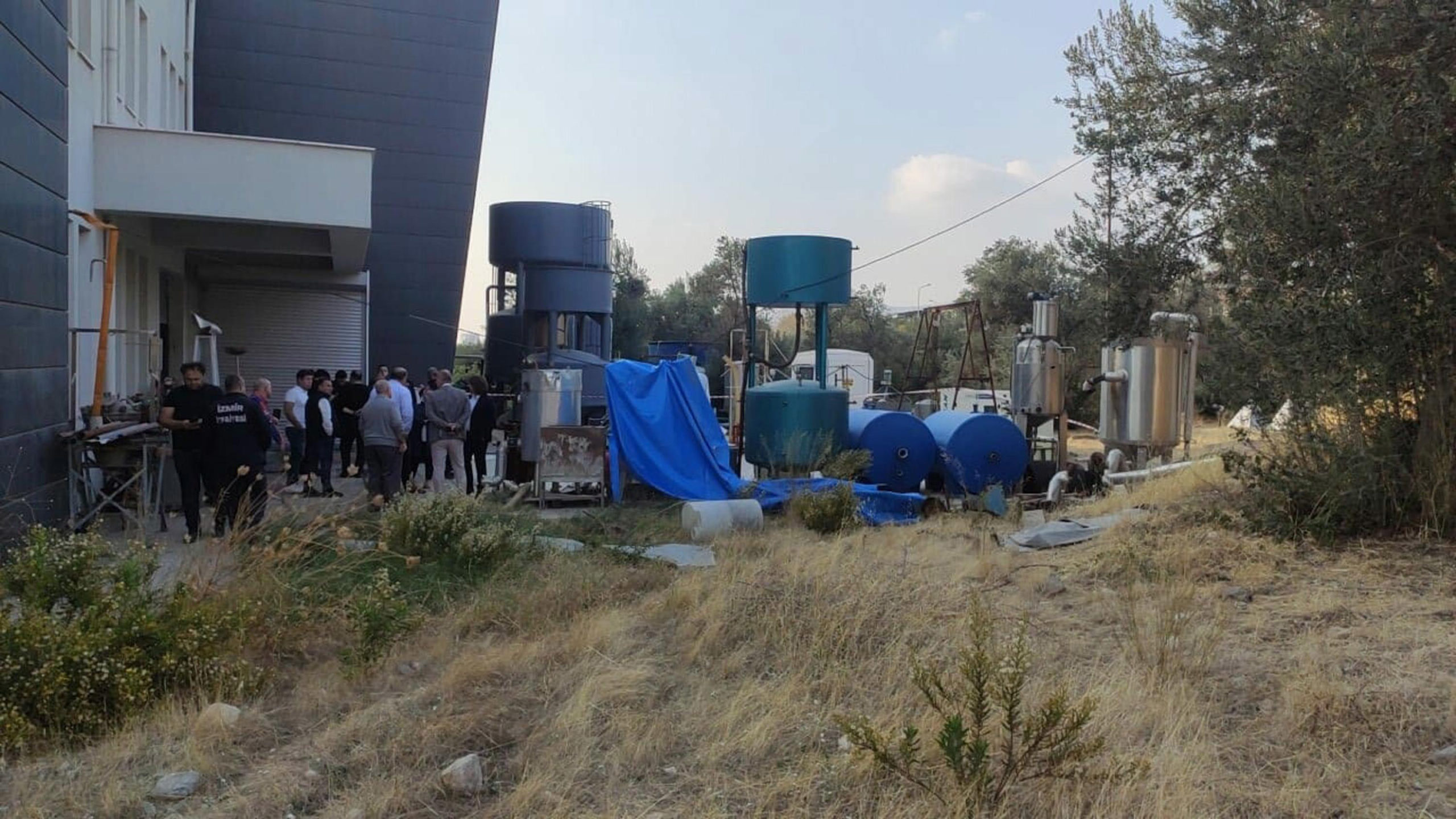 Ege Üniversitesi'nde deney sırasında patlama: 2 yaralı