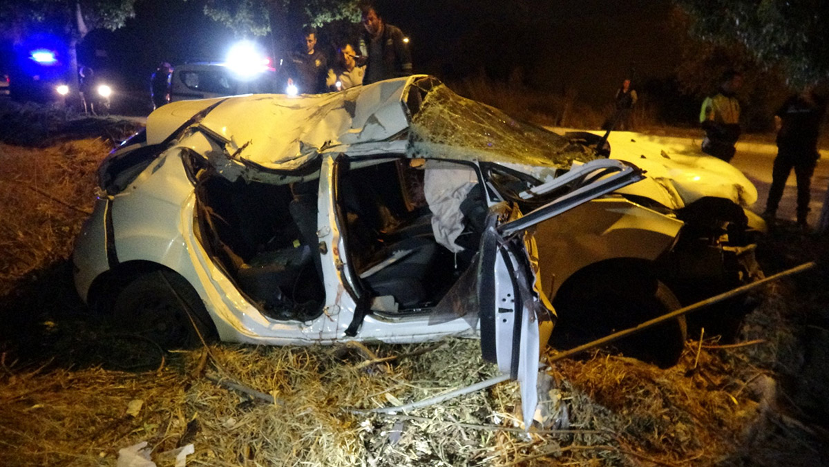 Ehliyetsiz gencin kullandığı araç takla attı: 1 ölü, 2 yaralı