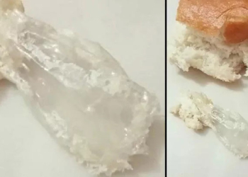 Ekmeğin içinden poşet çıkınca polise gidip şikayetçi oldu