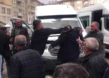 Elazığ'da minibüs şoförlerinin kavgası kamerada