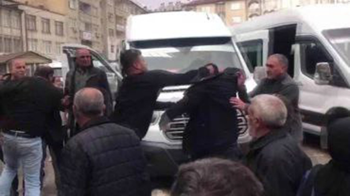 Elazığ'da minibüs şoförlerinin kavgası kamerada
