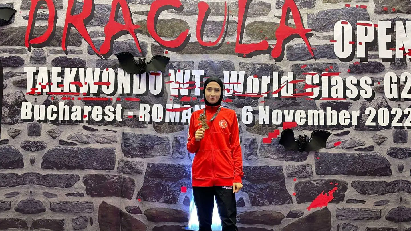 Elazığlı tekvandocu Gülse Polat'tan altın madalya