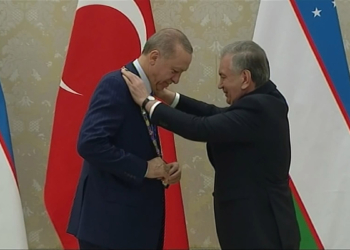 Erdoğan'a İmam Buhari Nişanı taktim edildi