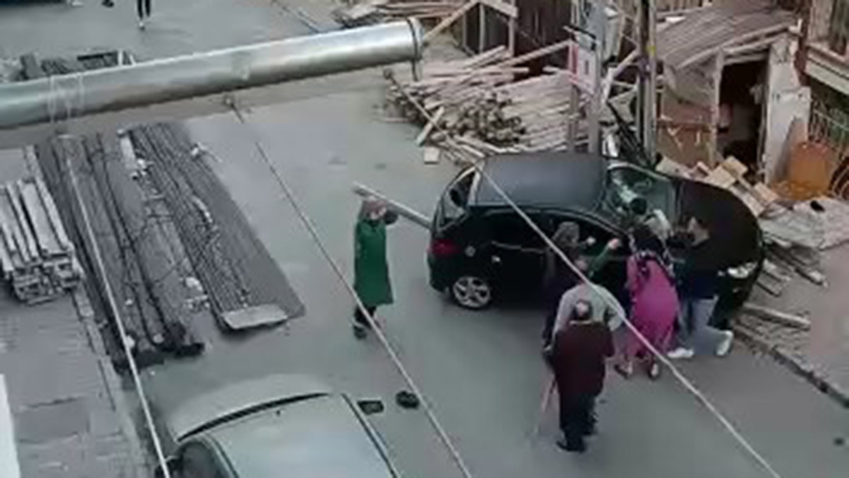 Esenyurt'ta taciz iddiasına dayak kamerada 