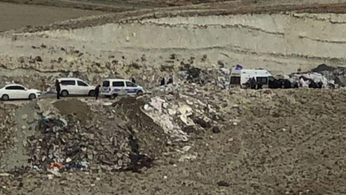 Eşini öldüren koca kendini yakarak intihar ett