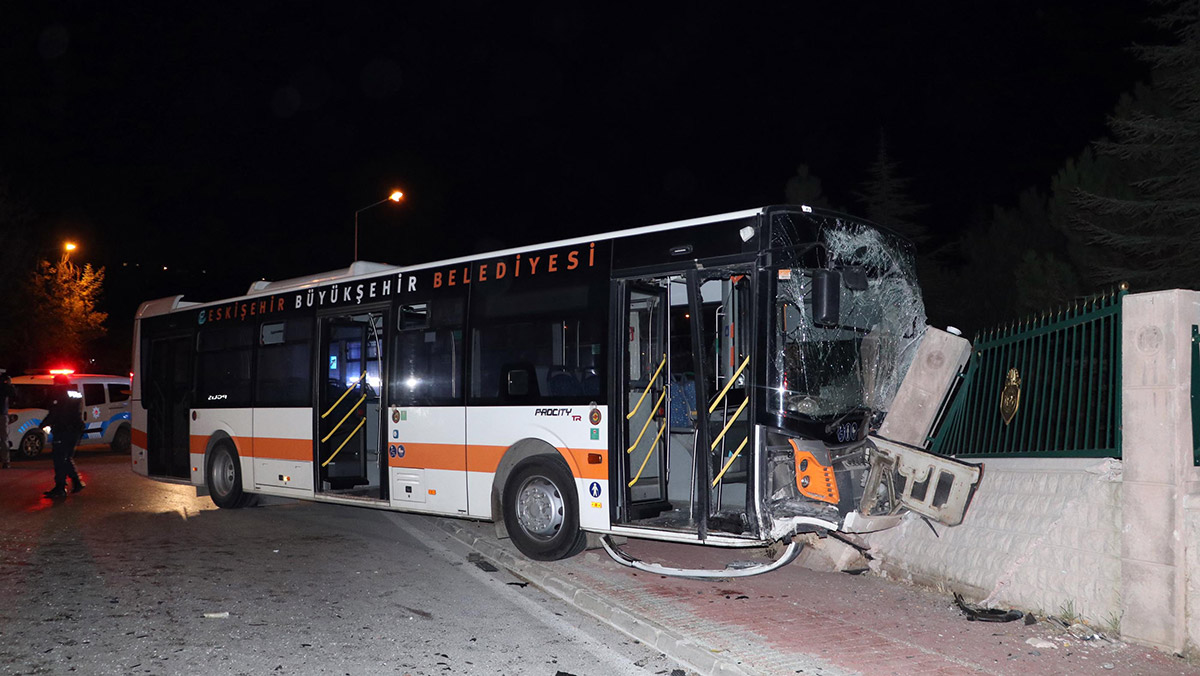 Eskişehir'de otobüs kazası: 10 yaralı