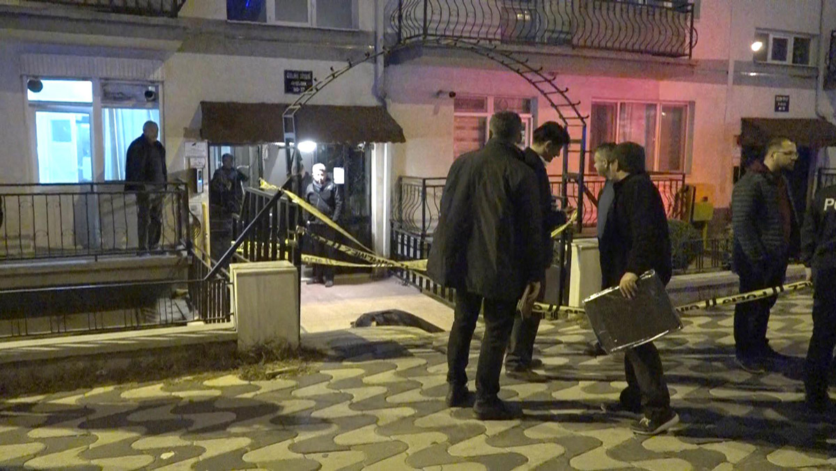 Evine balkondan girmeye çalışırken düşüp öldü