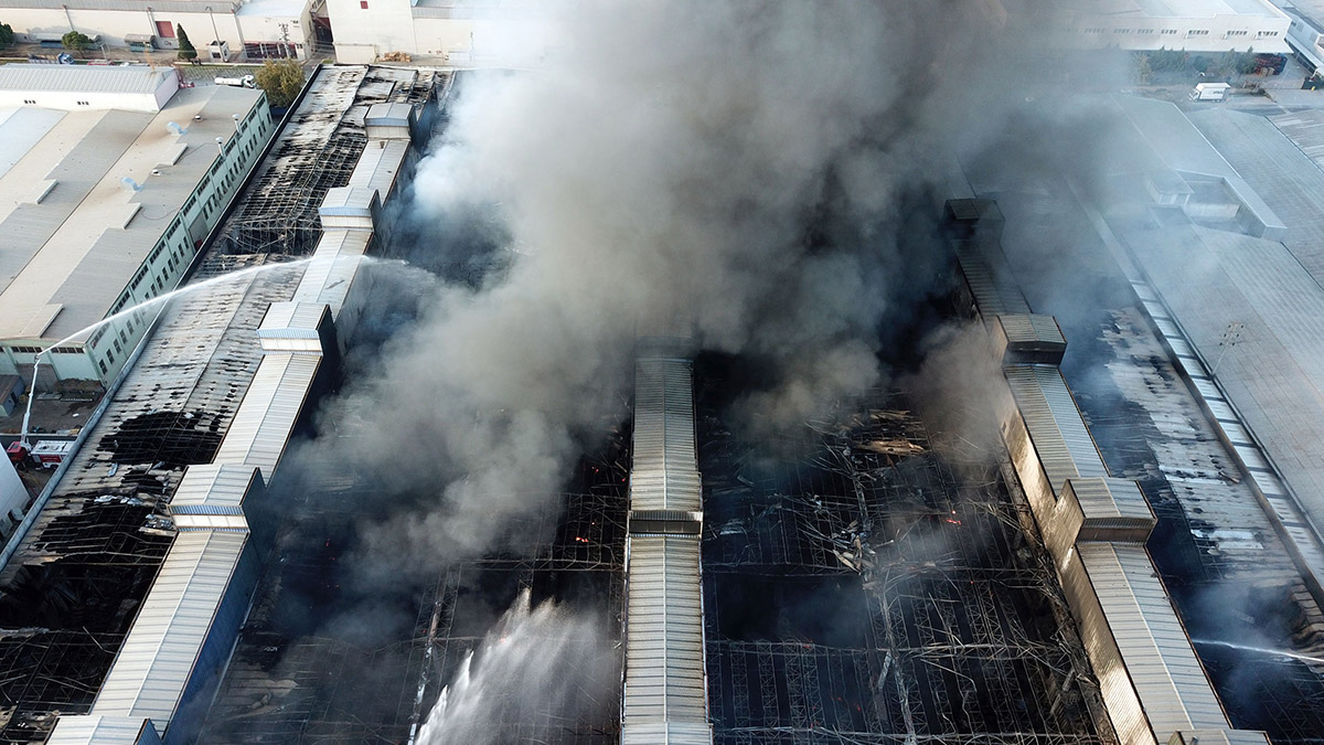 Fabrika yangını sonrası 'kalıcı kirleticiler' uyarısı