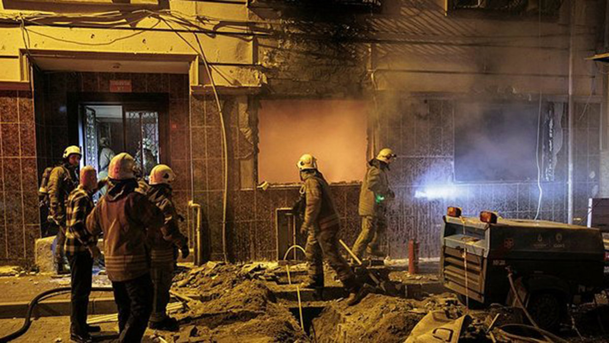 Fatih'te doğal gaz patlaması: 10 yaralı