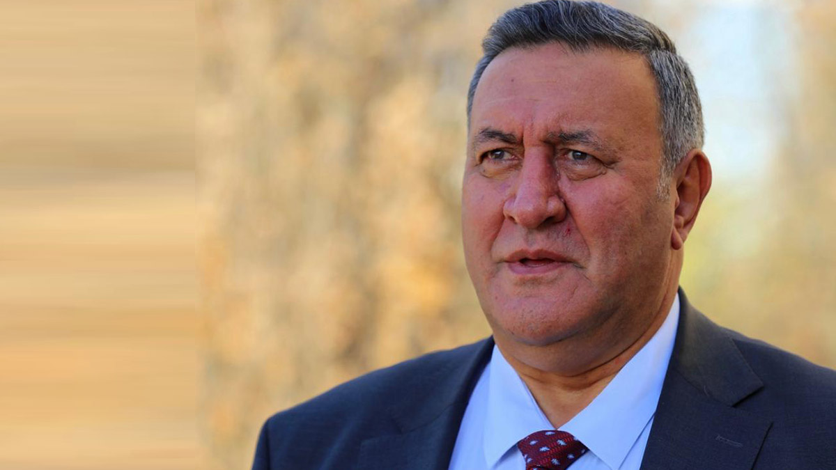 Bakan Özer sınıfta kaldı