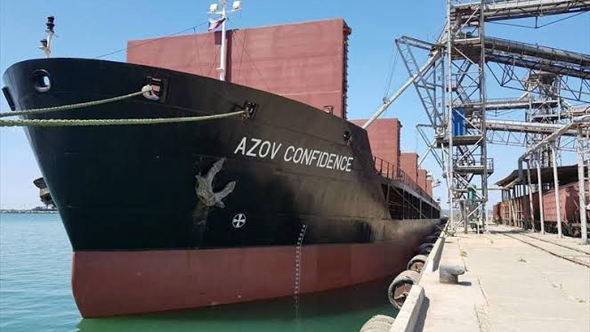 Gemide yangın çıktı; denize atlayan makinist kayıp