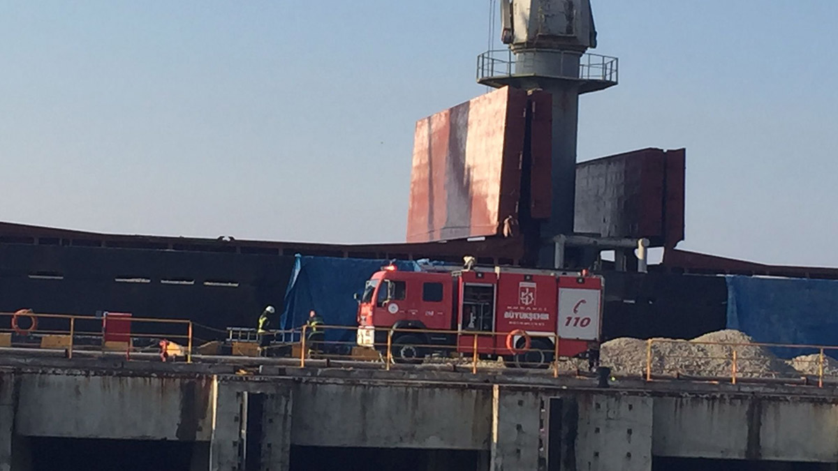 Gemideki yangın, büyümeden söndürüldü