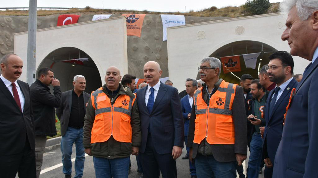 Hasankeyf Tüneli ve bağlantılı yolları hizmete açıldı