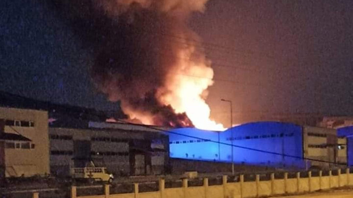 Hatay'da mobilya fabrikasında yangın