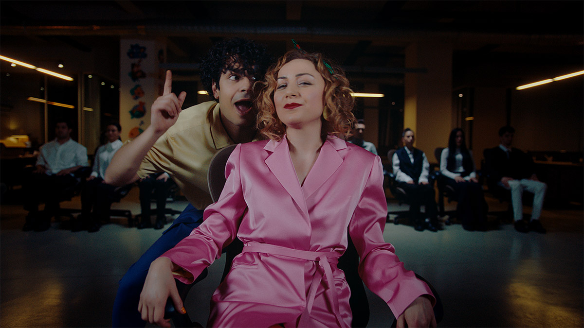 Hazer Yakut'tan ilk teklisi 'Deli Kız Deli Oğlan'