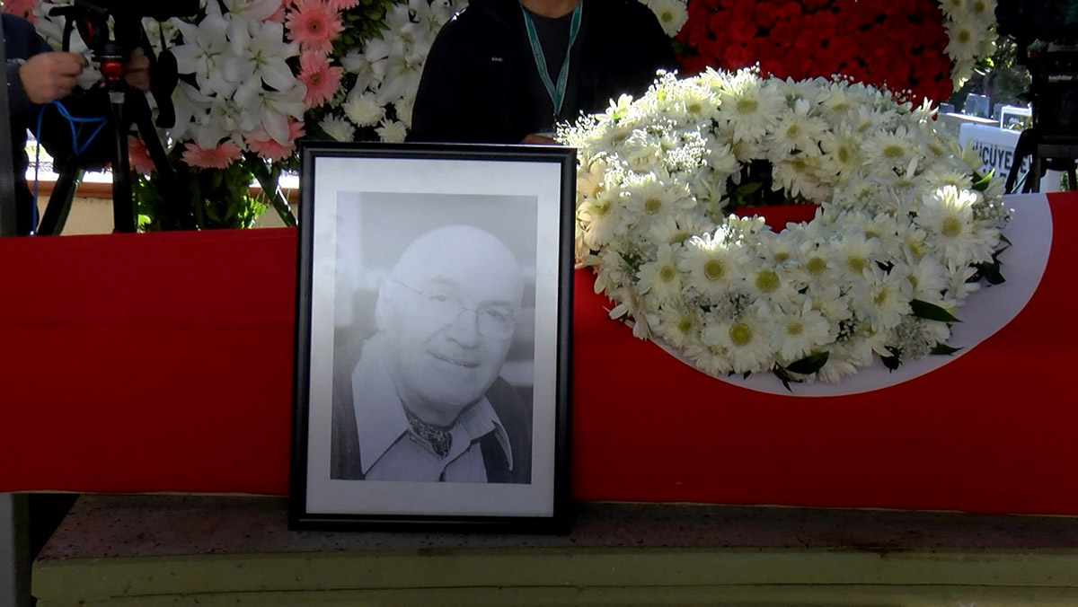 Hıncal Uluç son yolculuğuna uğurlandı 