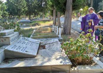 Hristiyan mezarlığında 'Ölüleri Anma Günü' ayini