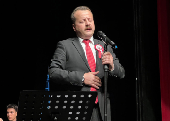 İl Milli Eğitim Müdürü Oğuzhan Acar türkü söyledi