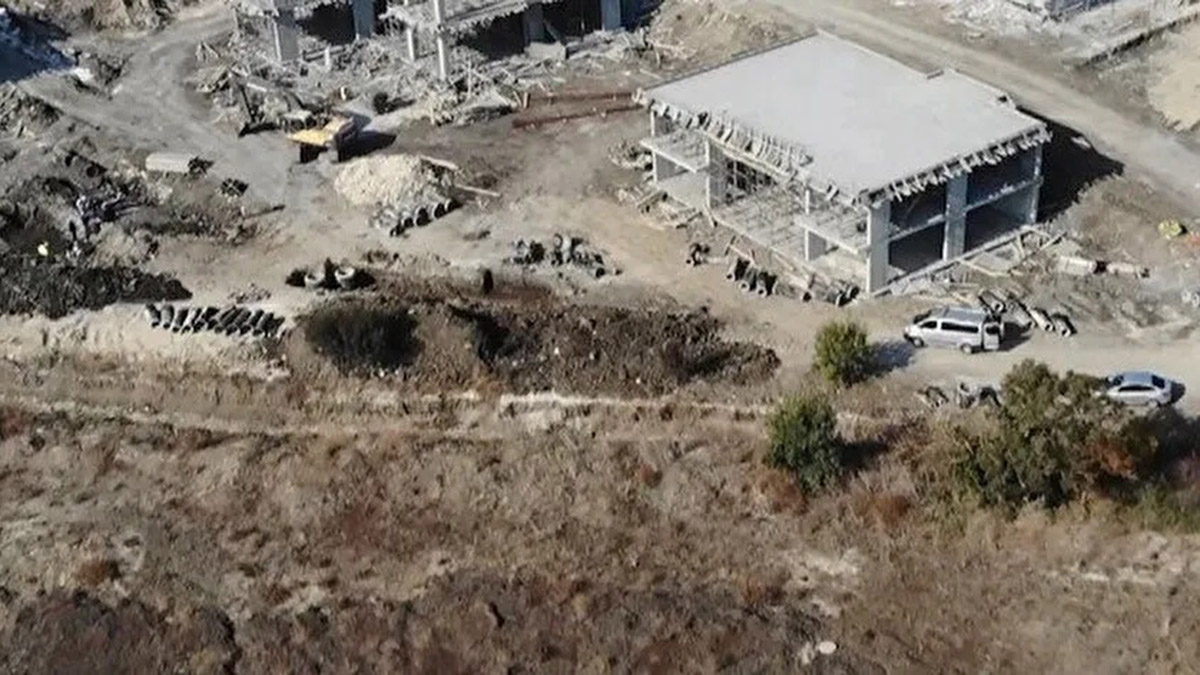 İnşaat kazısında 4 kişiye ait iskelet bulundu