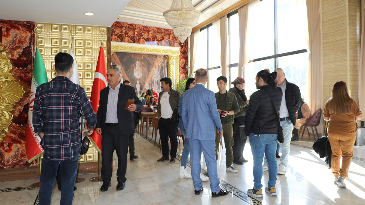 İranlılar 'muhteşem cuma' için Van'a akın etti