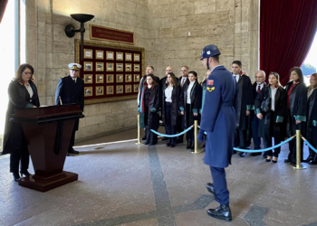 İstanbul Barosu Anıtkabir'i ziyaret etti