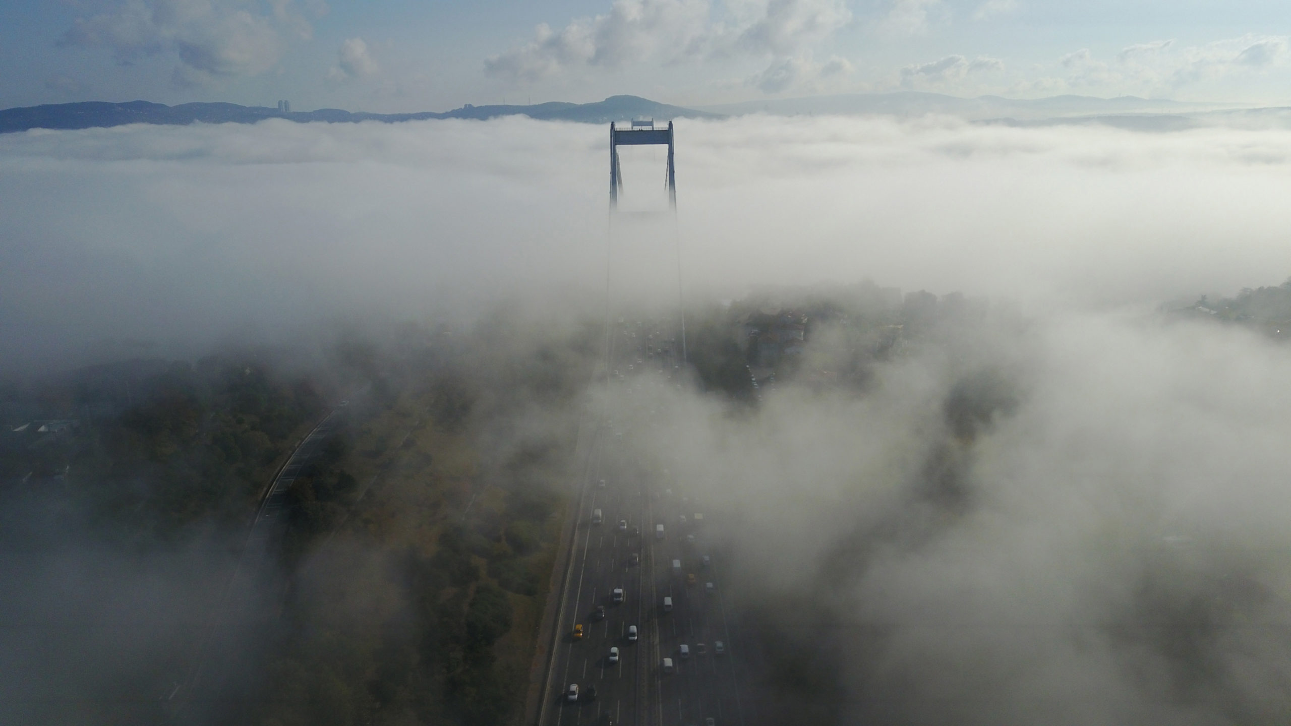 İstanbul Boğazı siste kayboldu