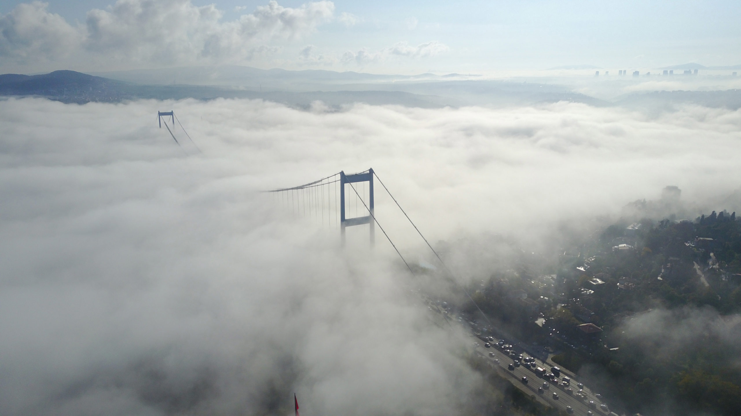 İstanbul Boğazı siste kayboldu